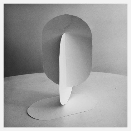 Papercut (A5), 2026 · Modellen · Eric Lugtigheid