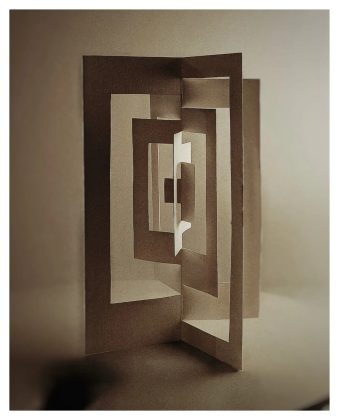 Papercut, 2026 · Modellen · Eric Lugtigheid