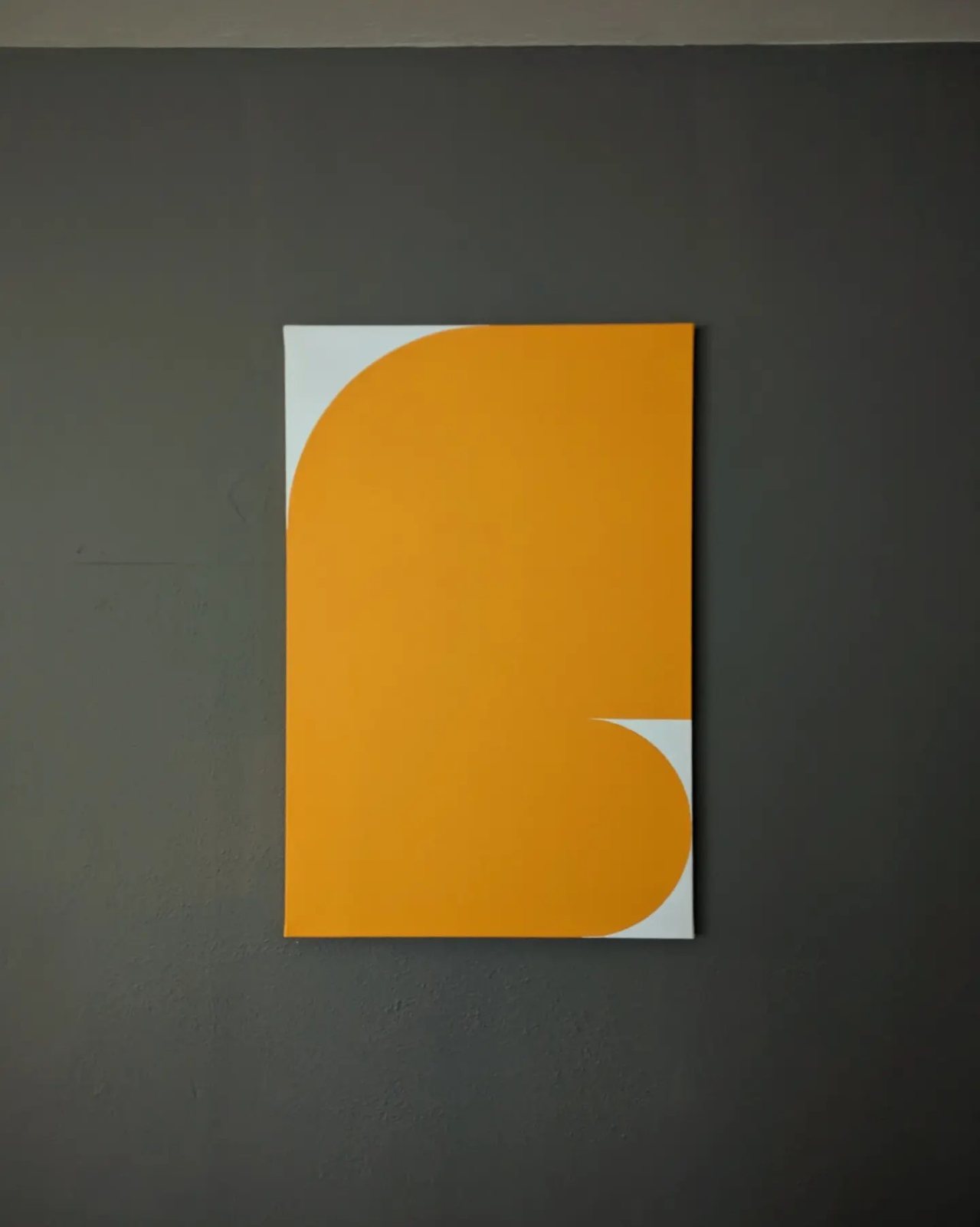 Love my new warm grey wall, 2023 · Peintures · Eric Lugtigheid (3/3)