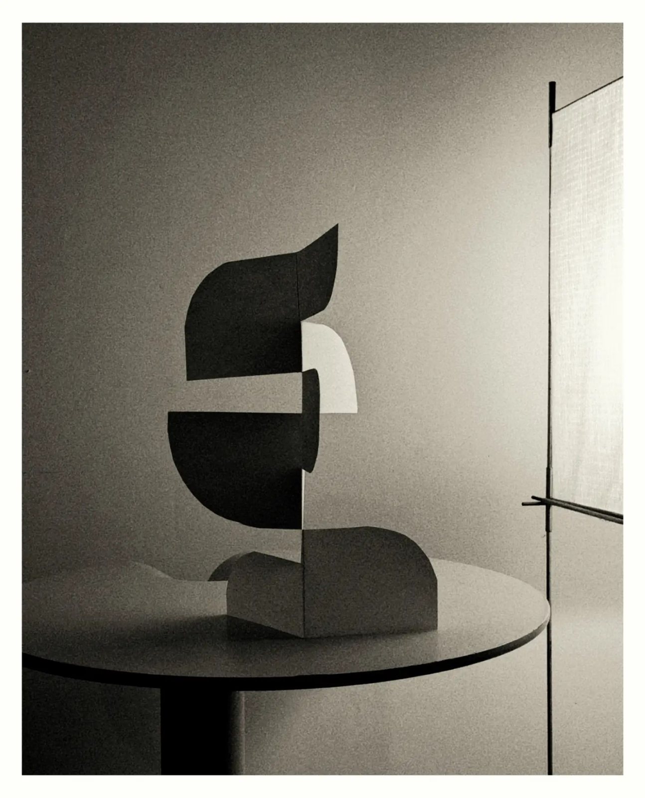 Papercut (A5) 300 gr, 2026 · Modelle · Eric Lugtigheid (2/2)